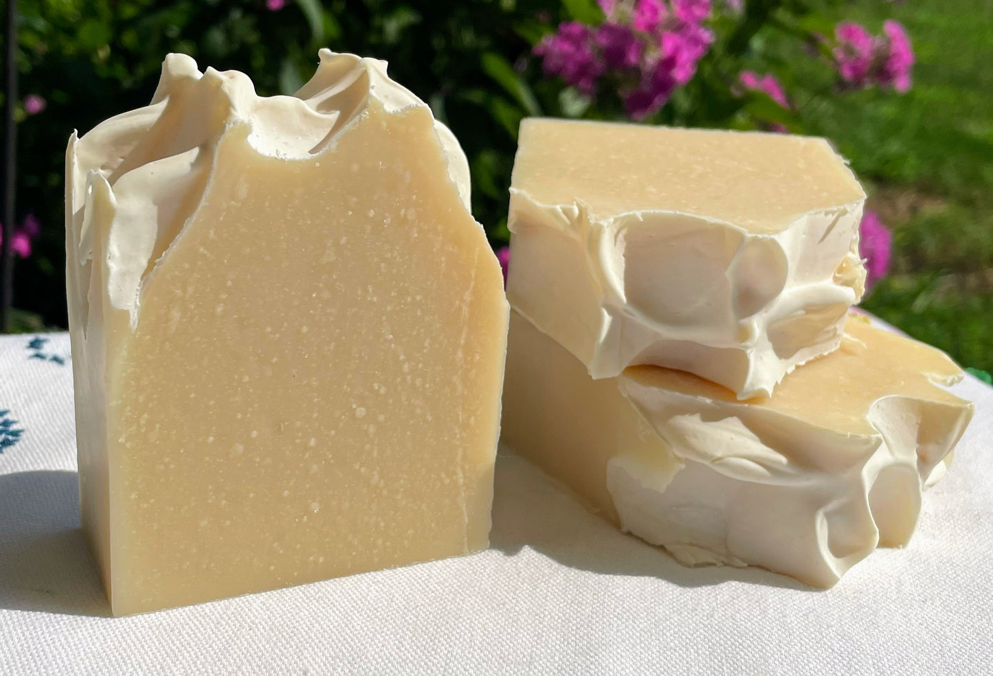 CURRANT & SANDALWOOD SOAP BAR